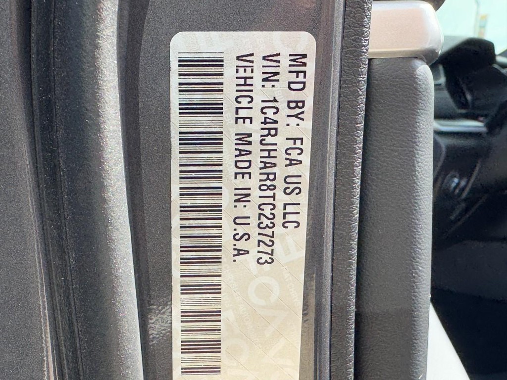 Jeep Grand Cherokee Vehicle Full-screen Gallery Image 17