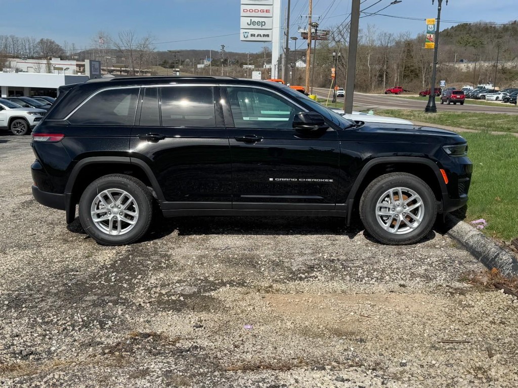 Jeep Grand Cherokee Vehicle Full-screen Gallery Image 02