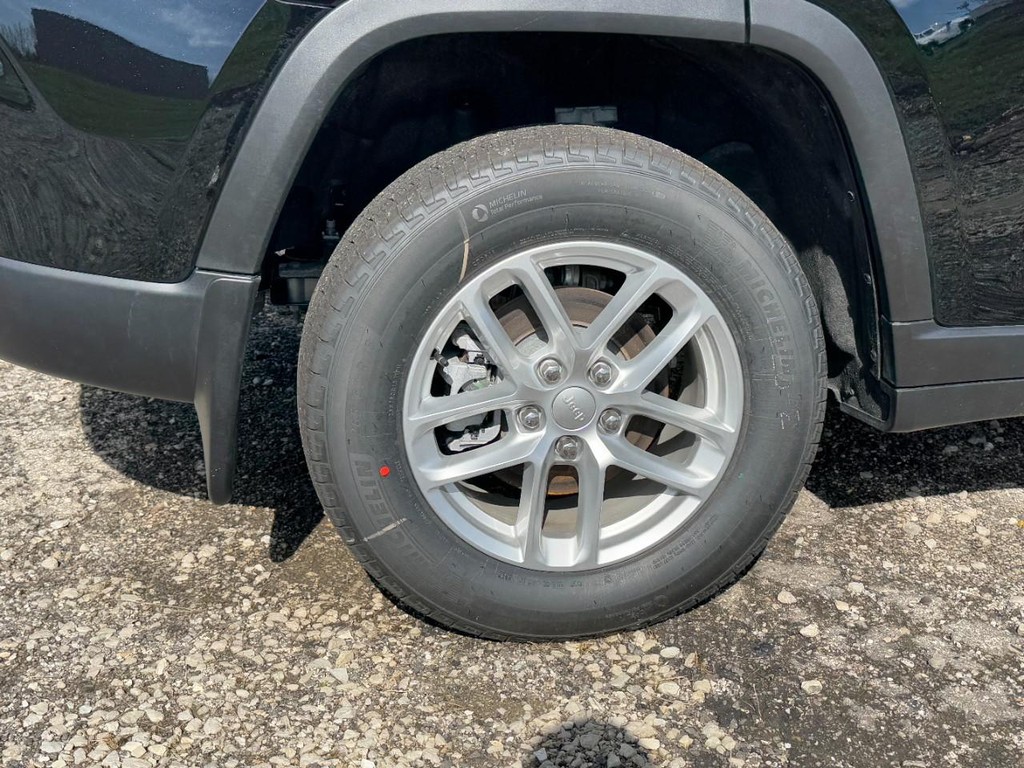 Jeep Grand Cherokee Vehicle Full-screen Gallery Image 04