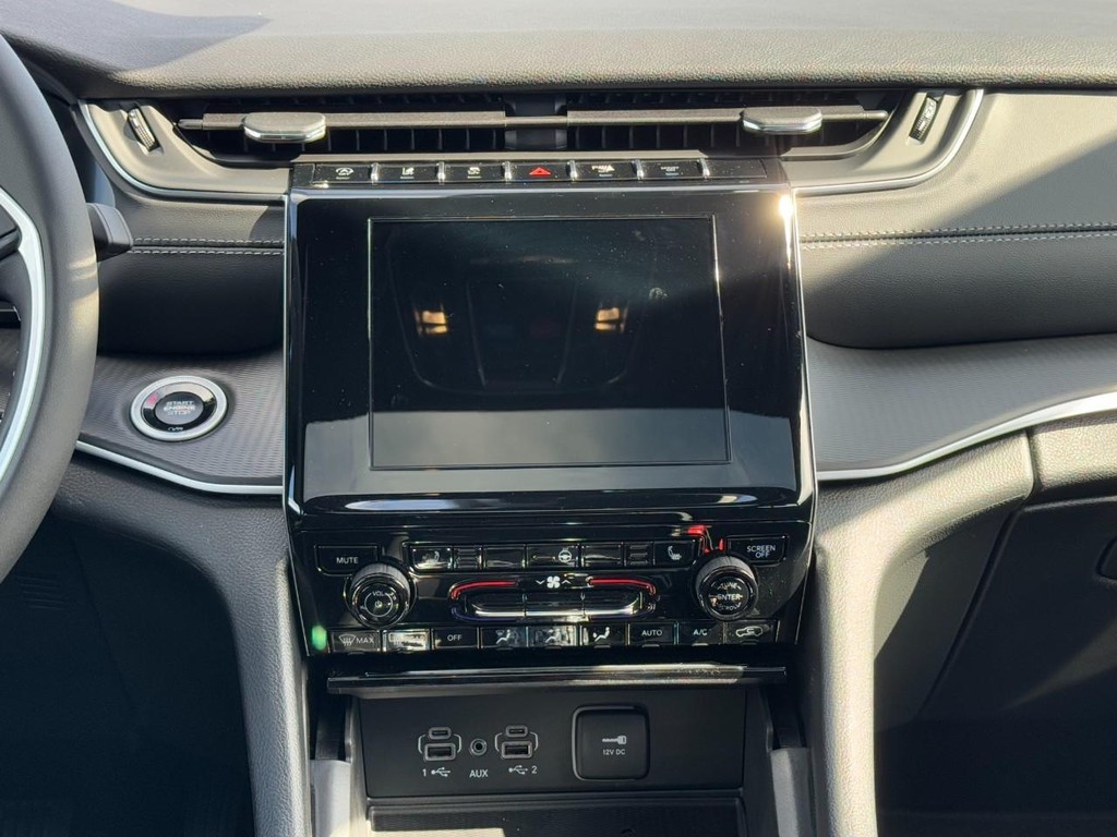 Jeep Grand Cherokee Vehicle Full-screen Gallery Image 08