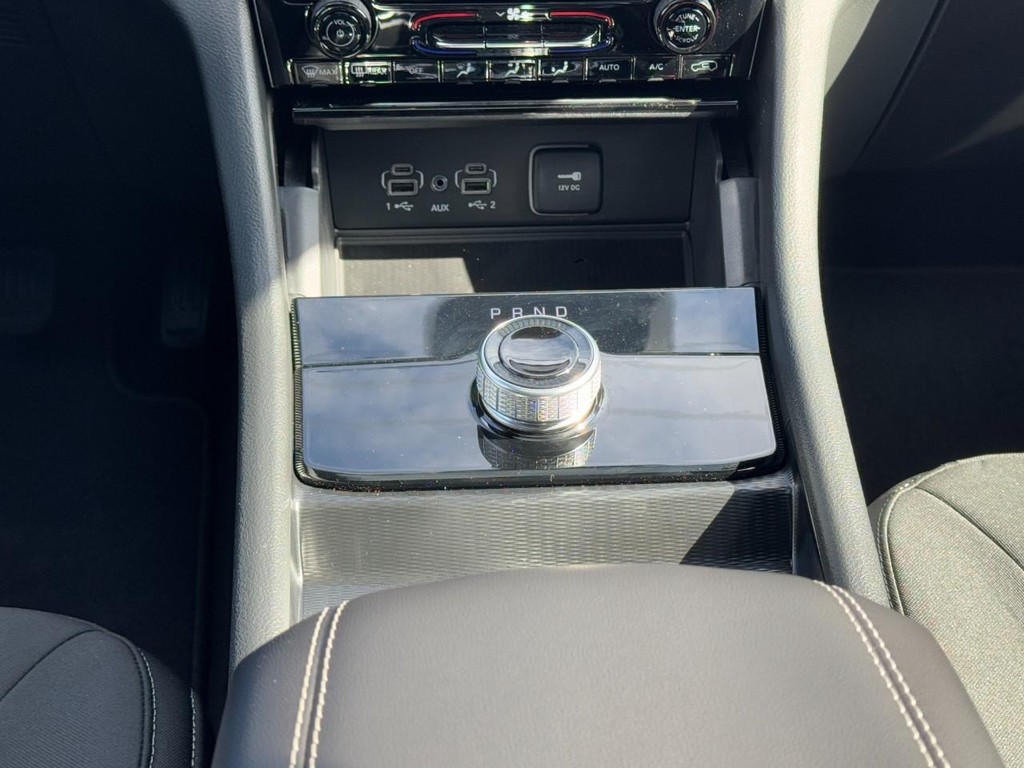 Jeep Grand Cherokee Vehicle Full-screen Gallery Image 09