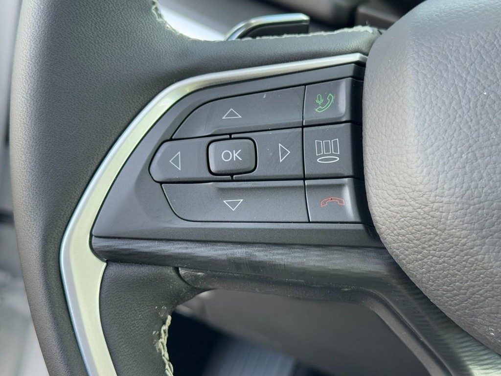 Jeep Grand Cherokee Vehicle Full-screen Gallery Image 10