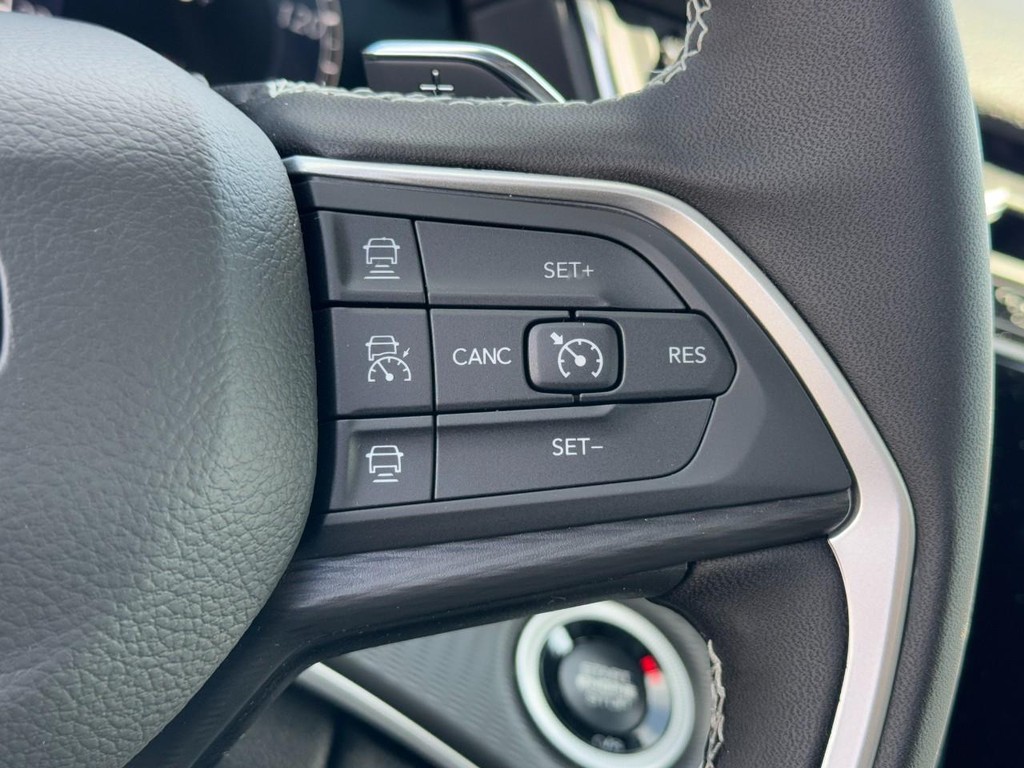 Jeep Grand Cherokee Vehicle Full-screen Gallery Image 11