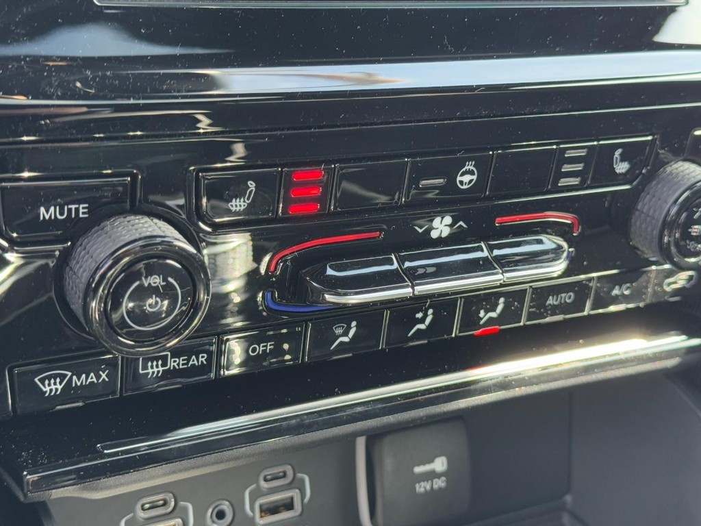 Jeep Grand Cherokee Vehicle Full-screen Gallery Image 12