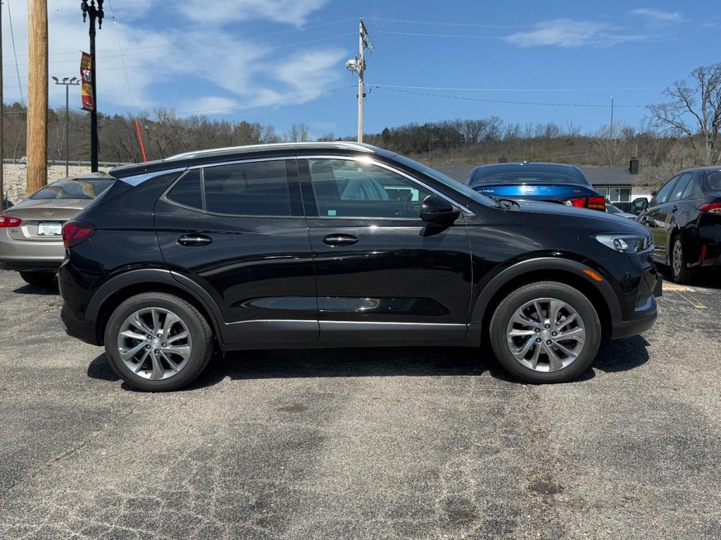 Buick Encore GX Vehicle Full-screen Gallery Image 02