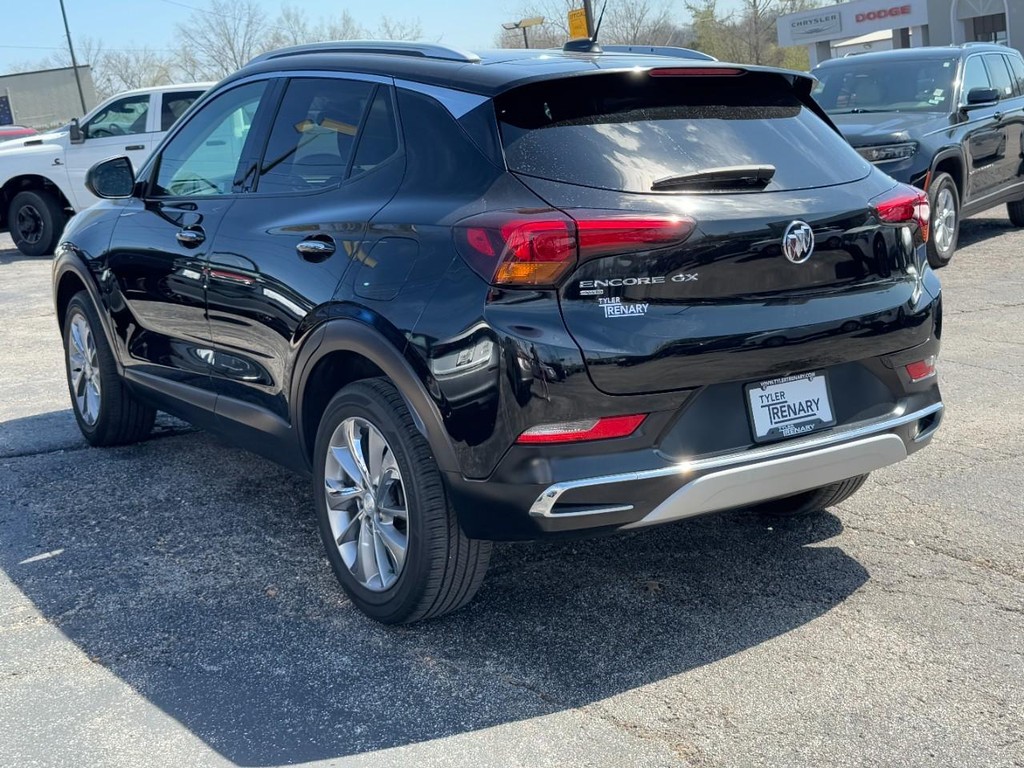 Buick Encore GX Vehicle Full-screen Gallery Image 04