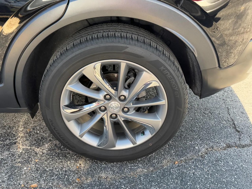 Buick Encore GX Vehicle Full-screen Gallery Image 05