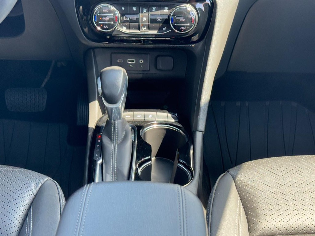 Buick Encore GX Vehicle Full-screen Gallery Image 14