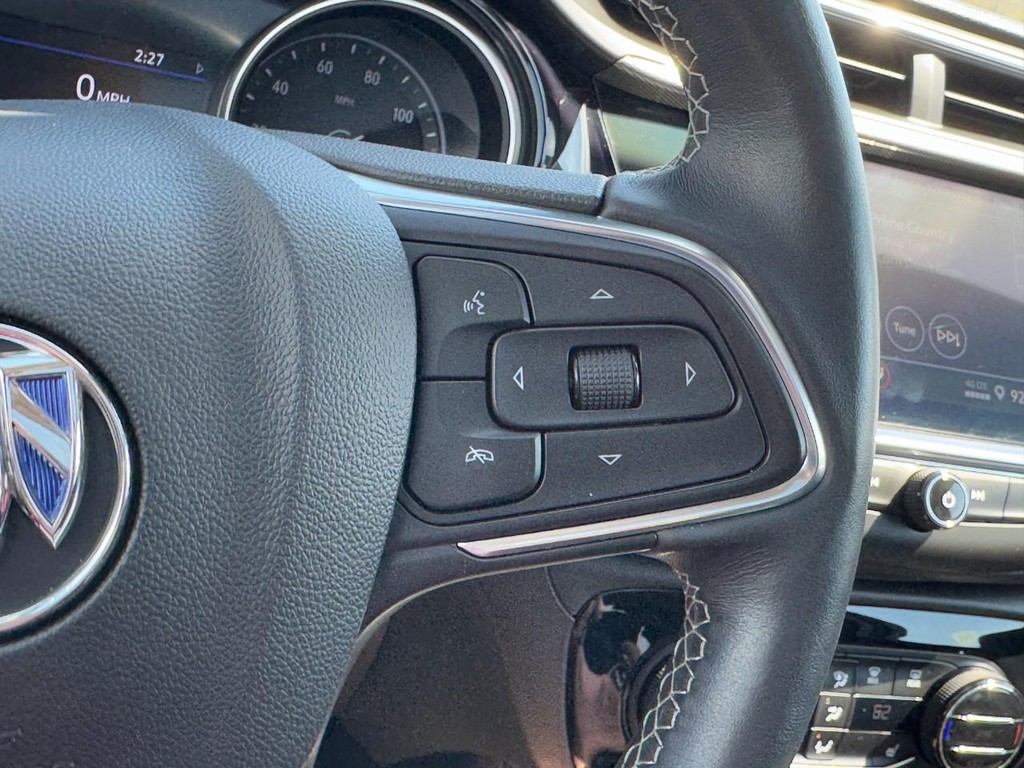 Buick Encore GX Vehicle Full-screen Gallery Image 18