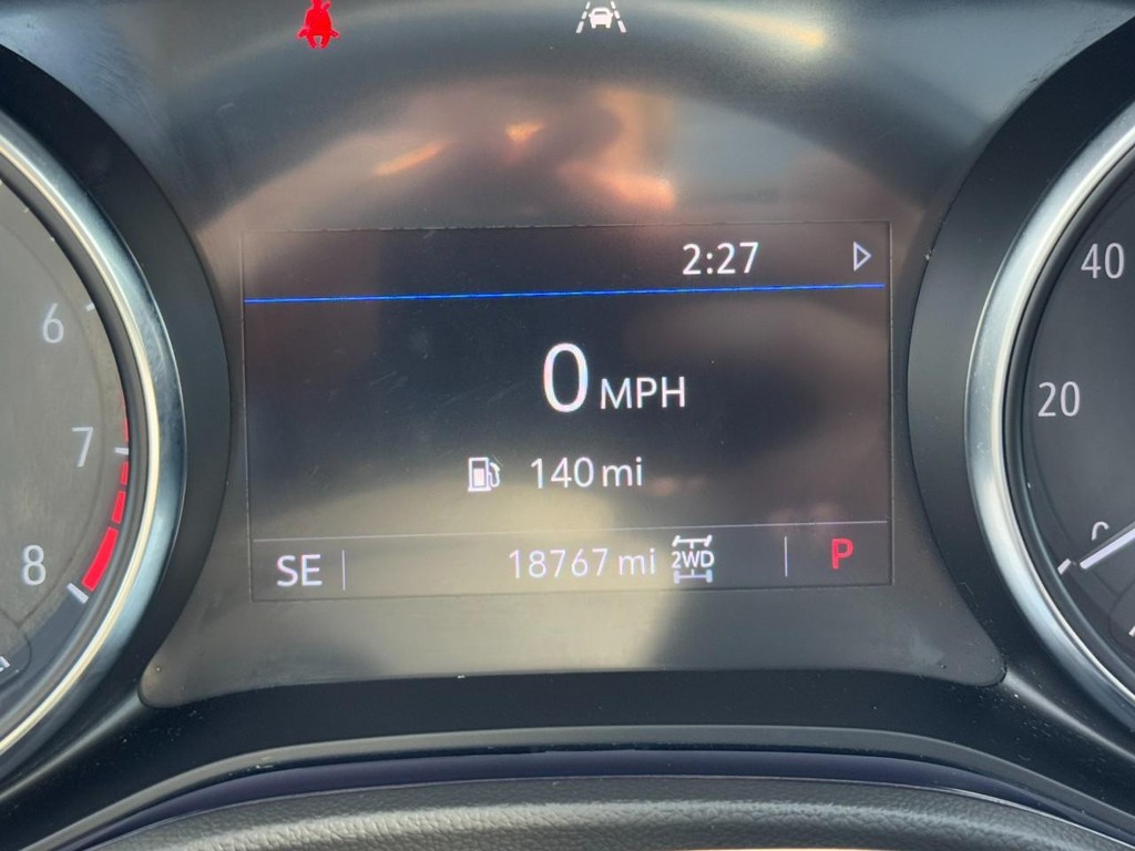 Buick Encore GX Vehicle Full-screen Gallery Image 19