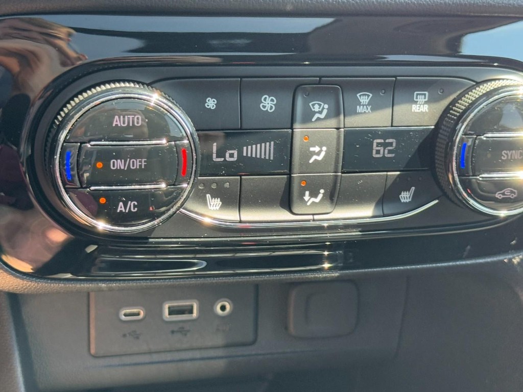 Buick Encore GX Vehicle Full-screen Gallery Image 20