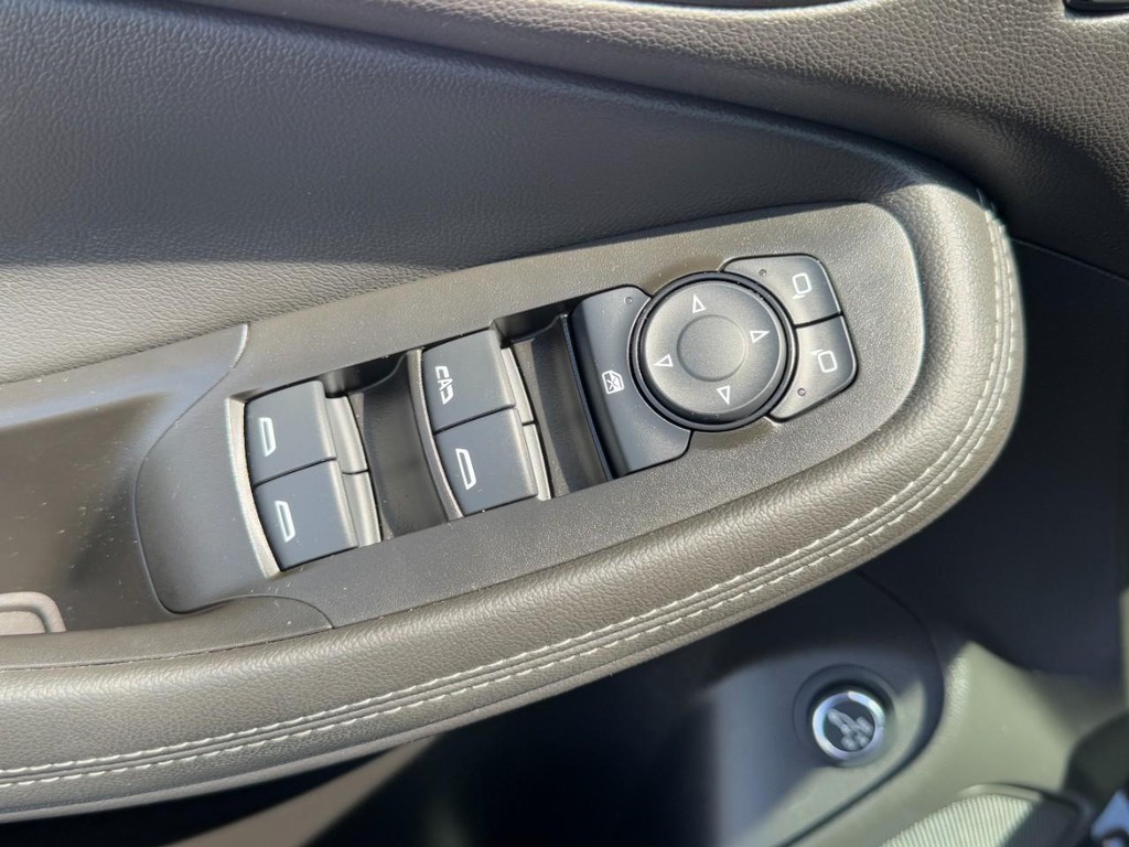 Buick Encore GX Vehicle Full-screen Gallery Image 22