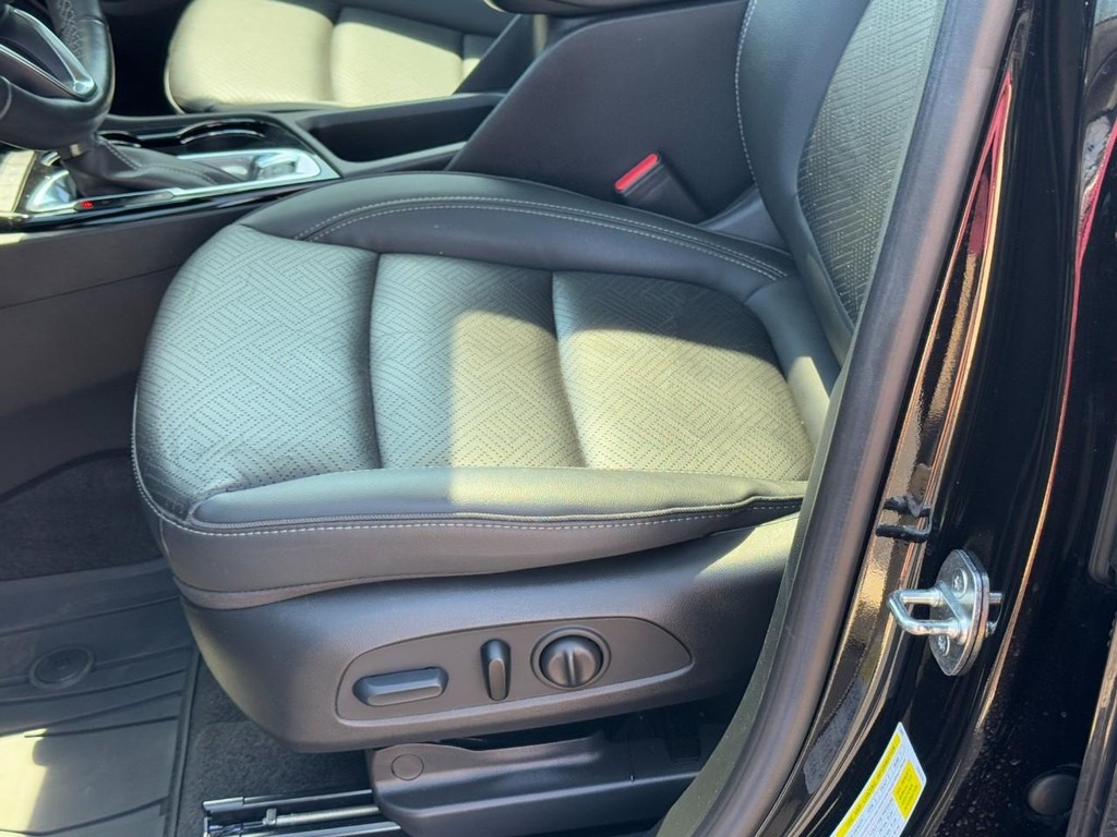 Buick Encore GX Vehicle Full-screen Gallery Image 23