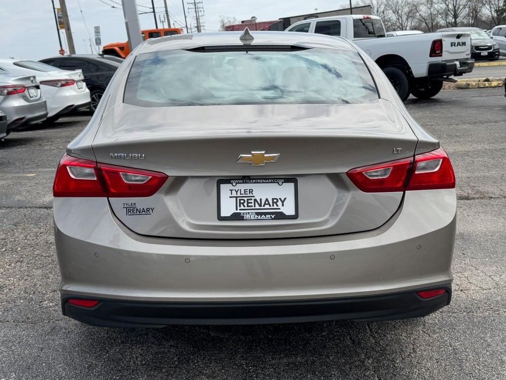 Chevrolet Malibu Vehicle Full-screen Gallery Image 08
