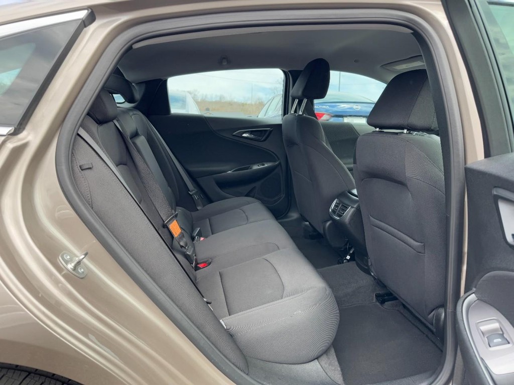 Chevrolet Malibu Vehicle Full-screen Gallery Image 10