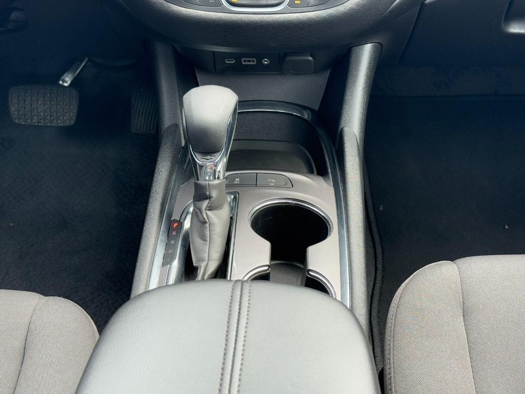 Chevrolet Malibu Vehicle Full-screen Gallery Image 14