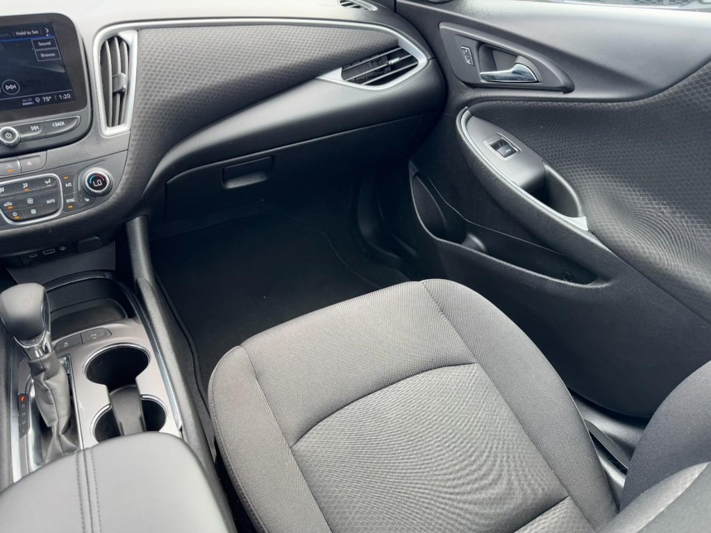 Chevrolet Malibu Vehicle Full-screen Gallery Image 15