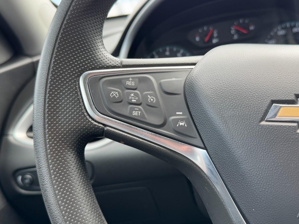 Chevrolet Malibu Vehicle Full-screen Gallery Image 16