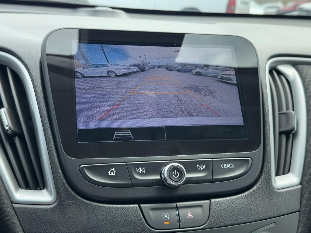 Chevrolet Malibu Vehicle Full-screen Gallery Image 20