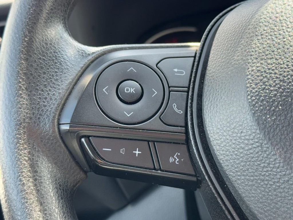 Toyota RAV4 Vehicle Full-screen Gallery Image 16