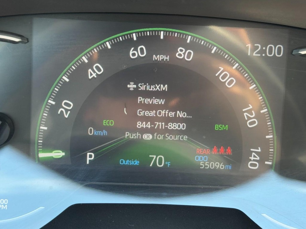 Toyota RAV4 Vehicle Full-screen Gallery Image 18