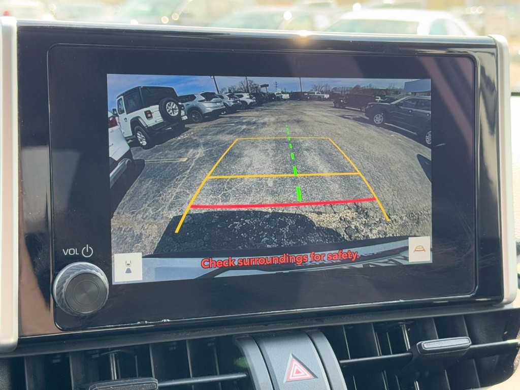 Toyota RAV4 Vehicle Full-screen Gallery Image 19