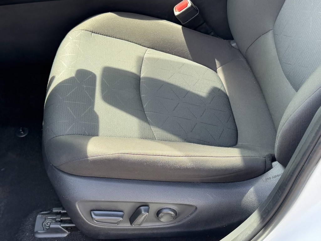 Toyota RAV4 Vehicle Full-screen Gallery Image 21