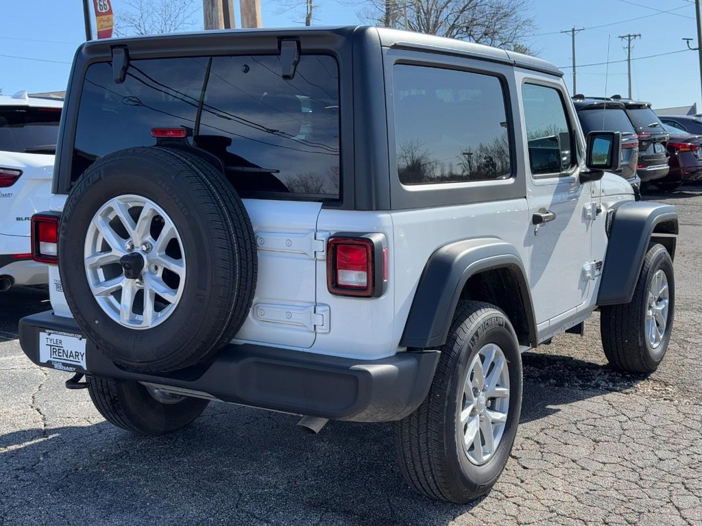 Jeep Wrangler Vehicle Full-screen Gallery Image 03