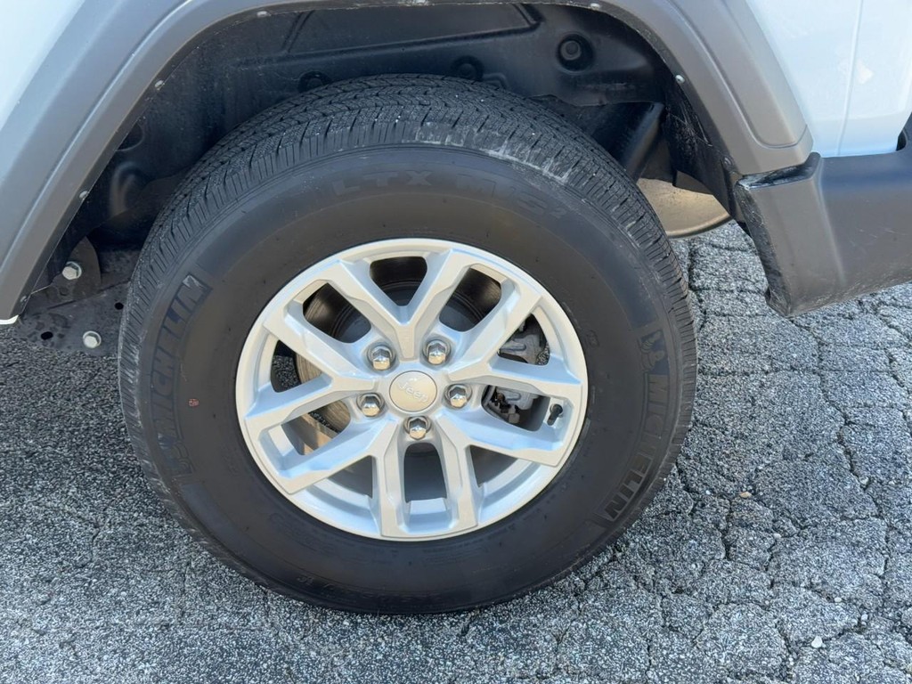 Jeep Wrangler Vehicle Full-screen Gallery Image 05