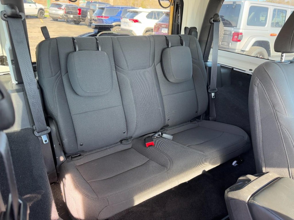 Jeep Wrangler Vehicle Full-screen Gallery Image 11