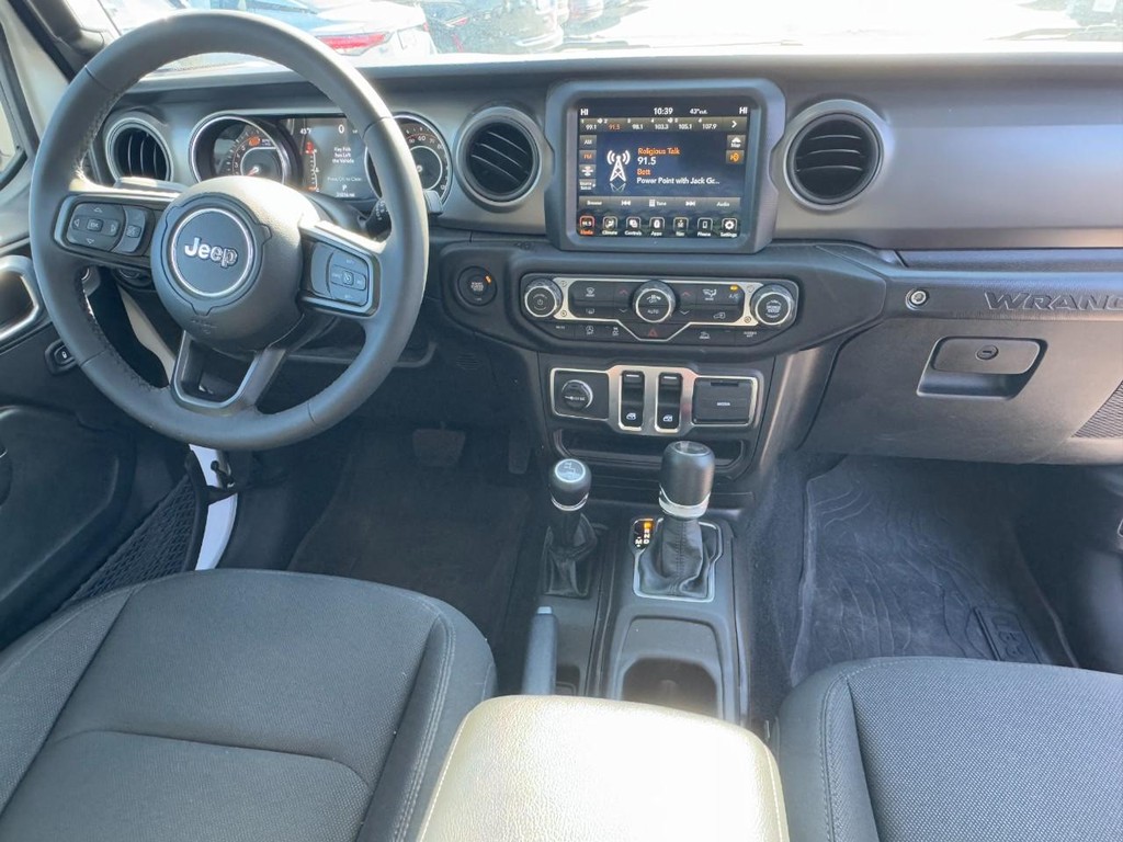 Jeep Wrangler Vehicle Full-screen Gallery Image 12