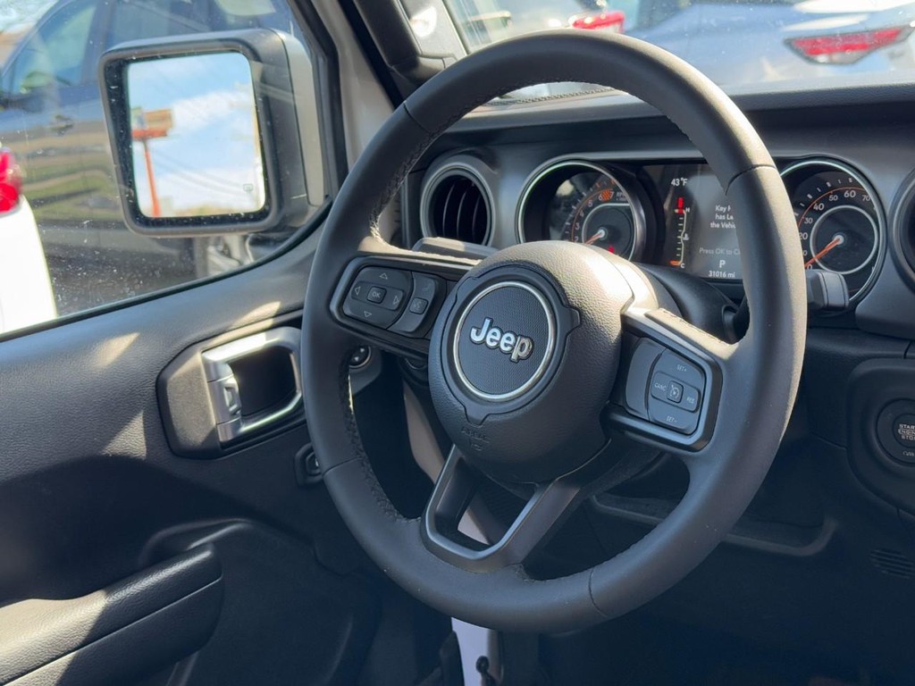 Jeep Wrangler Vehicle Full-screen Gallery Image 13