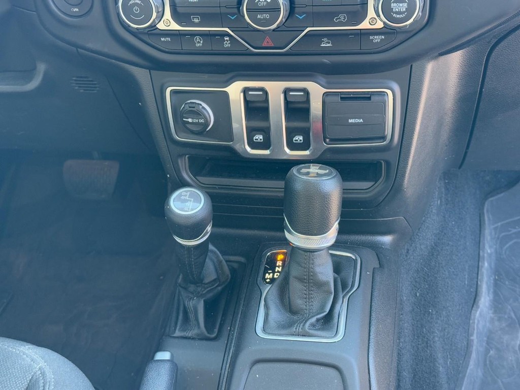 Jeep Wrangler Vehicle Full-screen Gallery Image 15