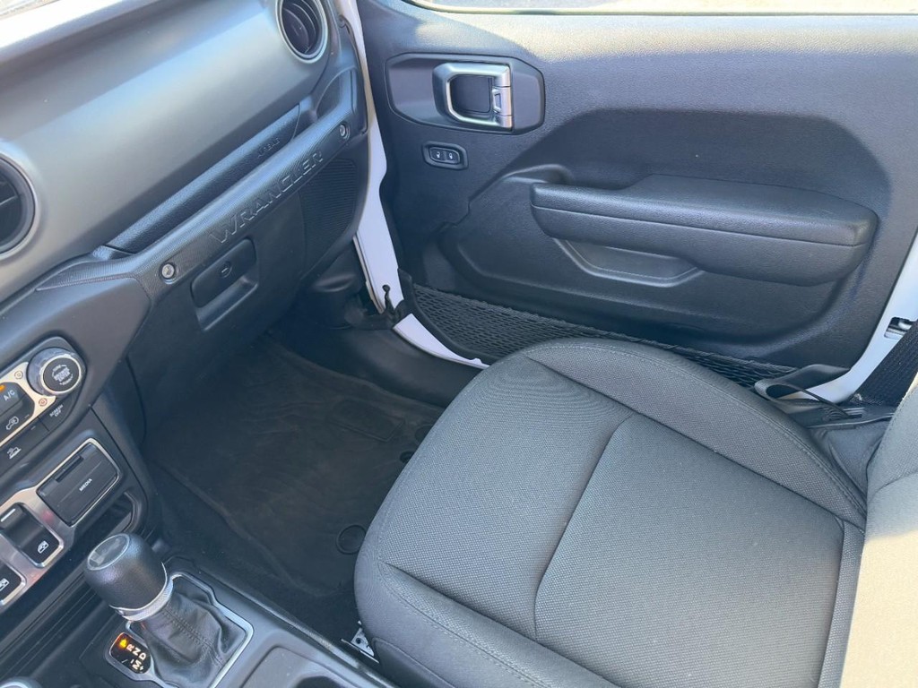 Jeep Wrangler Vehicle Full-screen Gallery Image 16