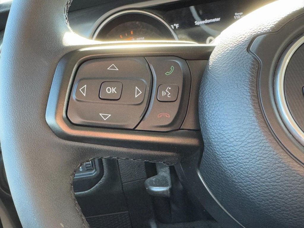 Jeep Wrangler Vehicle Full-screen Gallery Image 17