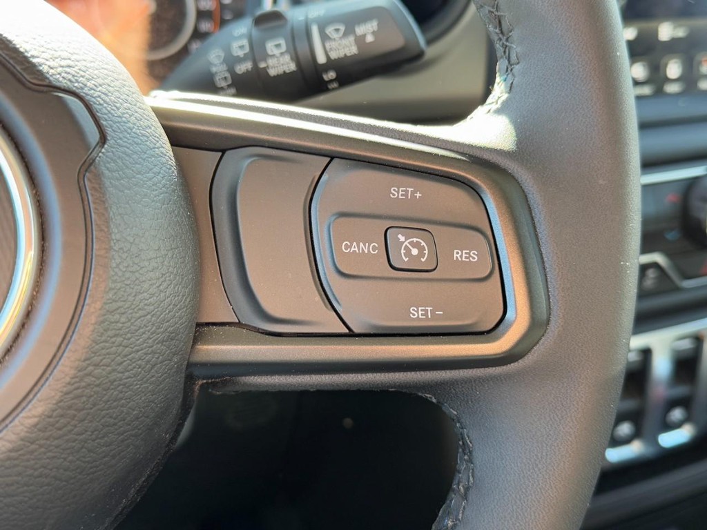 Jeep Wrangler Vehicle Full-screen Gallery Image 18