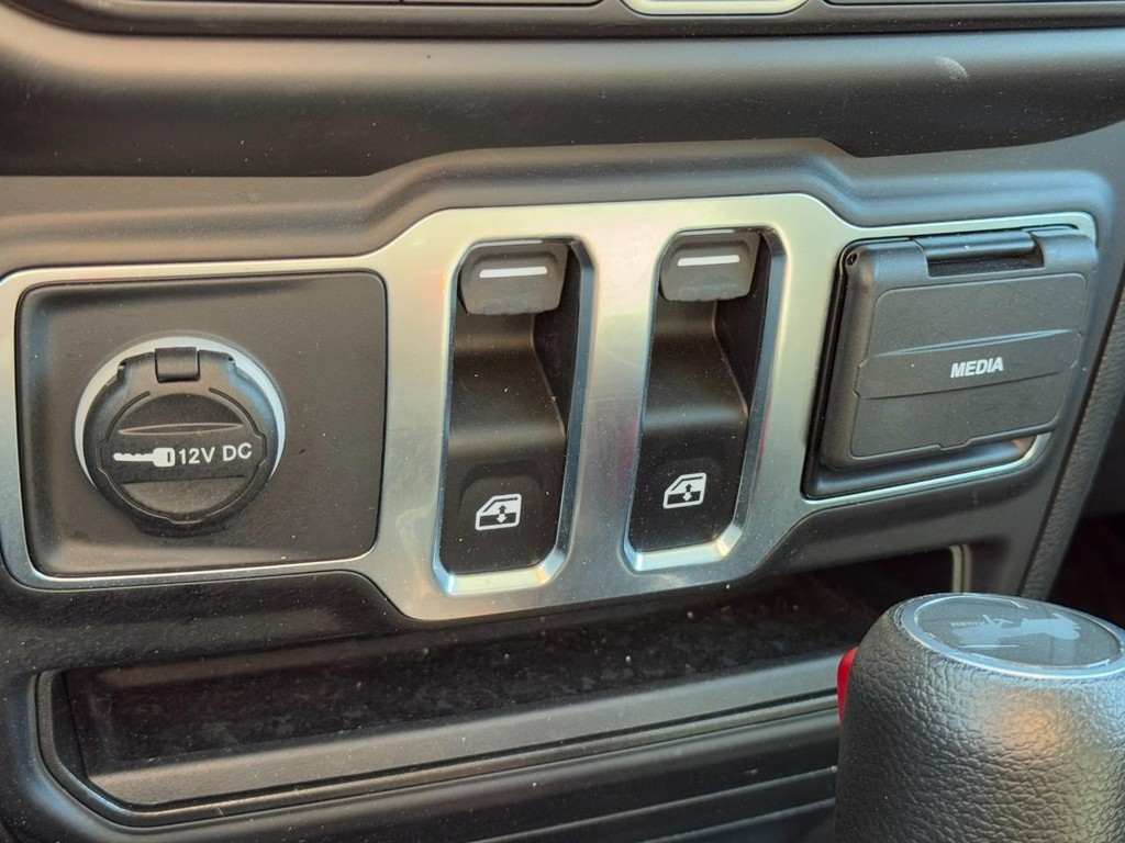 Jeep Wrangler Vehicle Full-screen Gallery Image 22