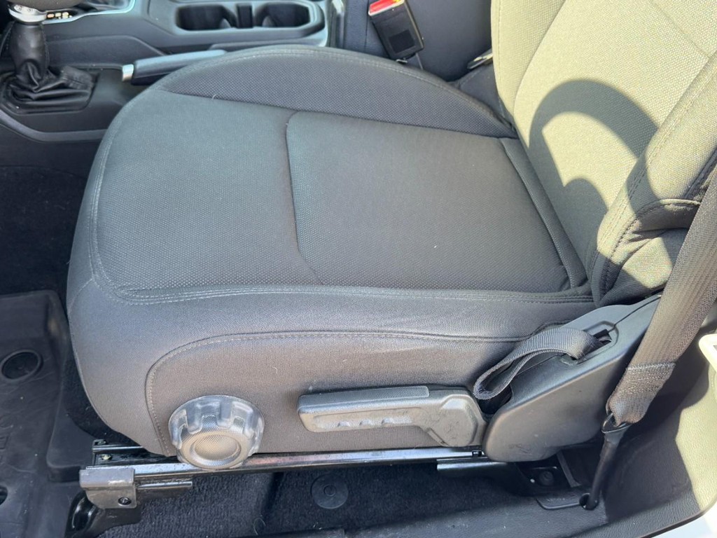 Jeep Wrangler Vehicle Full-screen Gallery Image 23