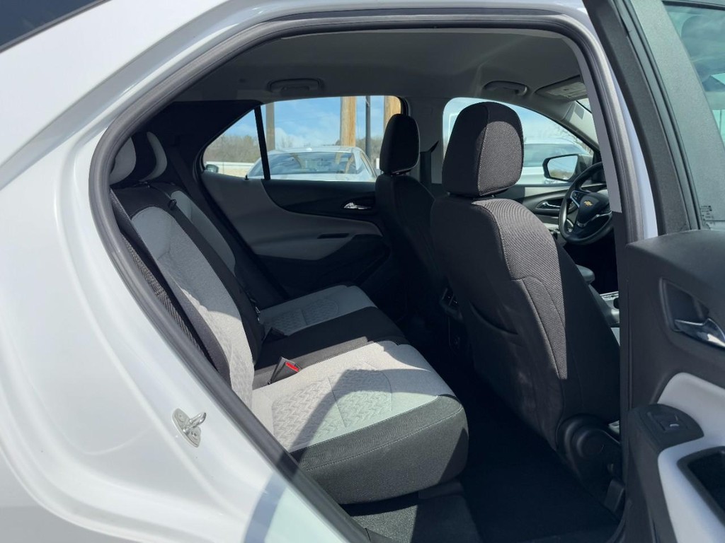 Chevrolet Equinox Vehicle Full-screen Gallery Image 10