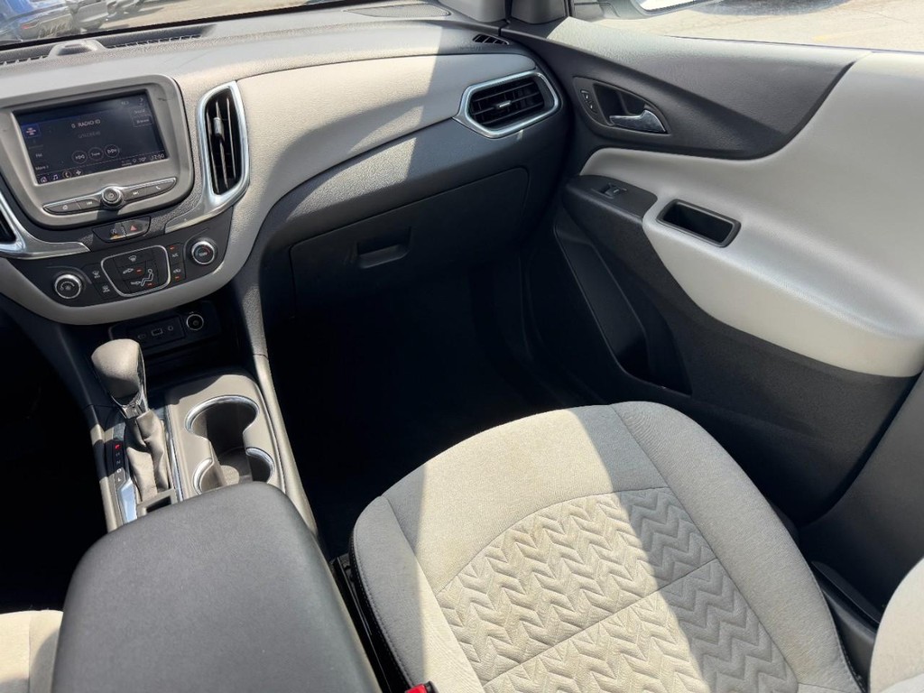 Chevrolet Equinox Vehicle Full-screen Gallery Image 15