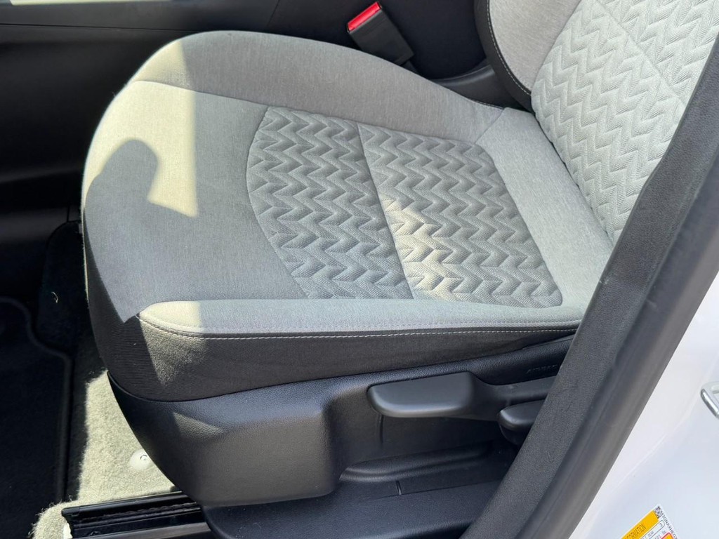 Chevrolet Equinox Vehicle Full-screen Gallery Image 21