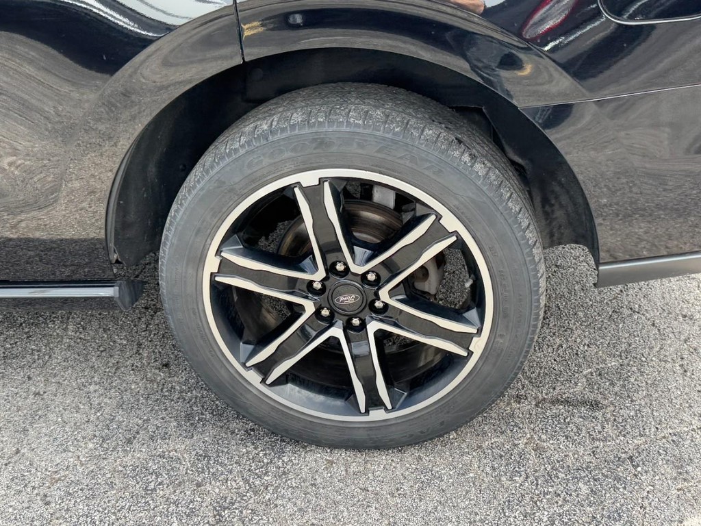 Ford Expedition Vehicle Full-screen Gallery Image 05