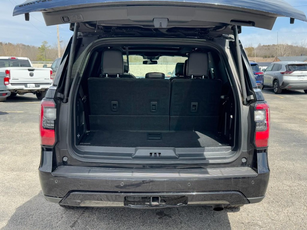 Ford Expedition Vehicle Full-screen Gallery Image 09