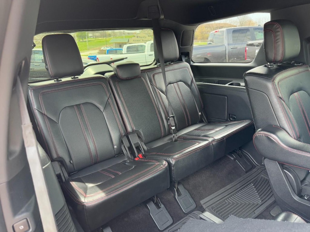 Ford Expedition Vehicle Full-screen Gallery Image 11