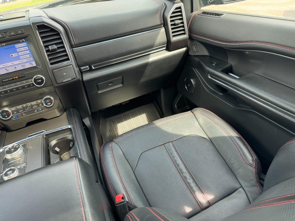 Ford Expedition Vehicle Full-screen Gallery Image 16