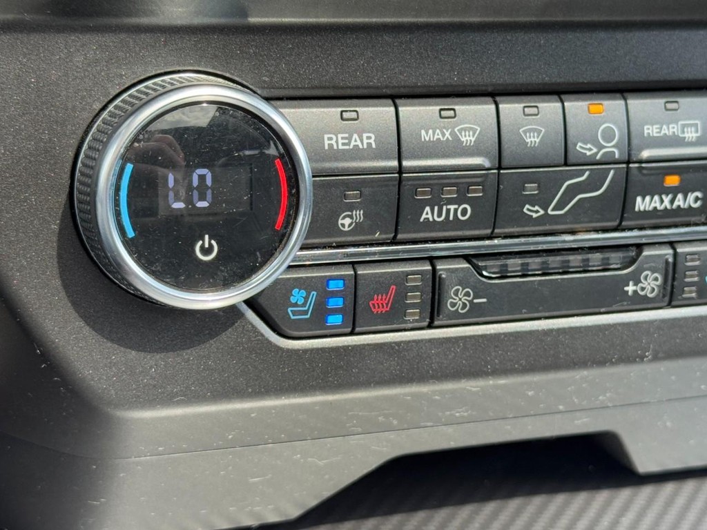 Ford Expedition Vehicle Full-screen Gallery Image 21