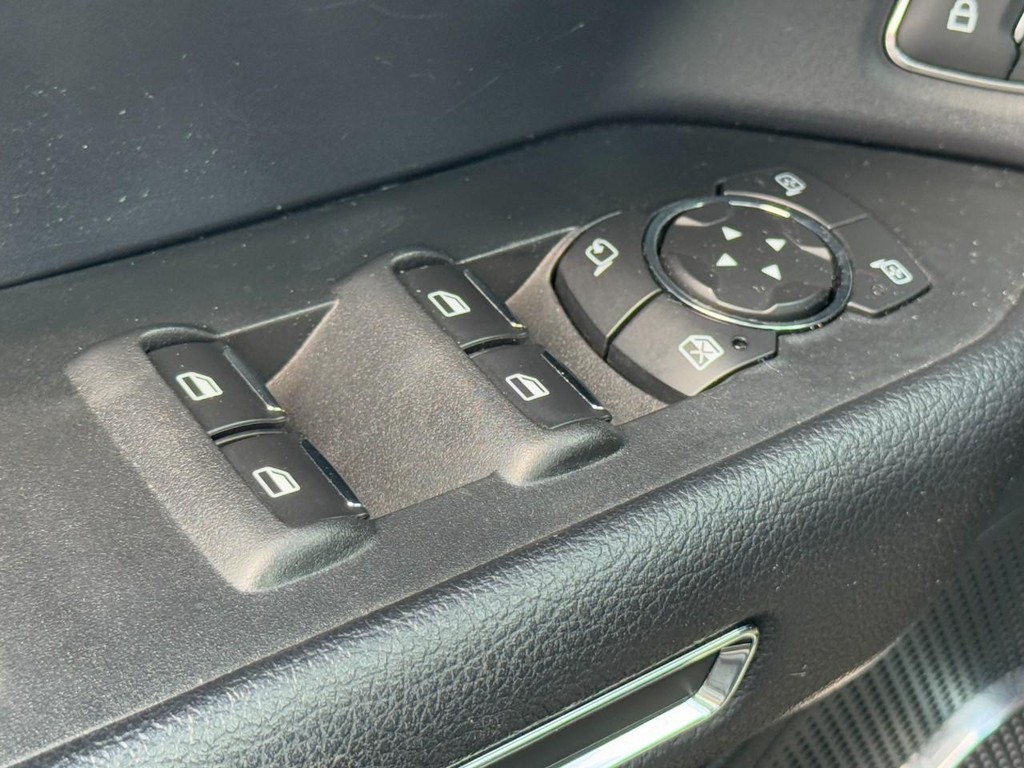 Ford Expedition Vehicle Full-screen Gallery Image 24