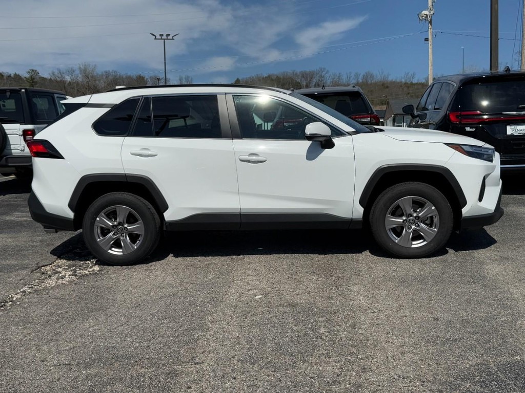 Toyota RAV4 Vehicle Full-screen Gallery Image 02