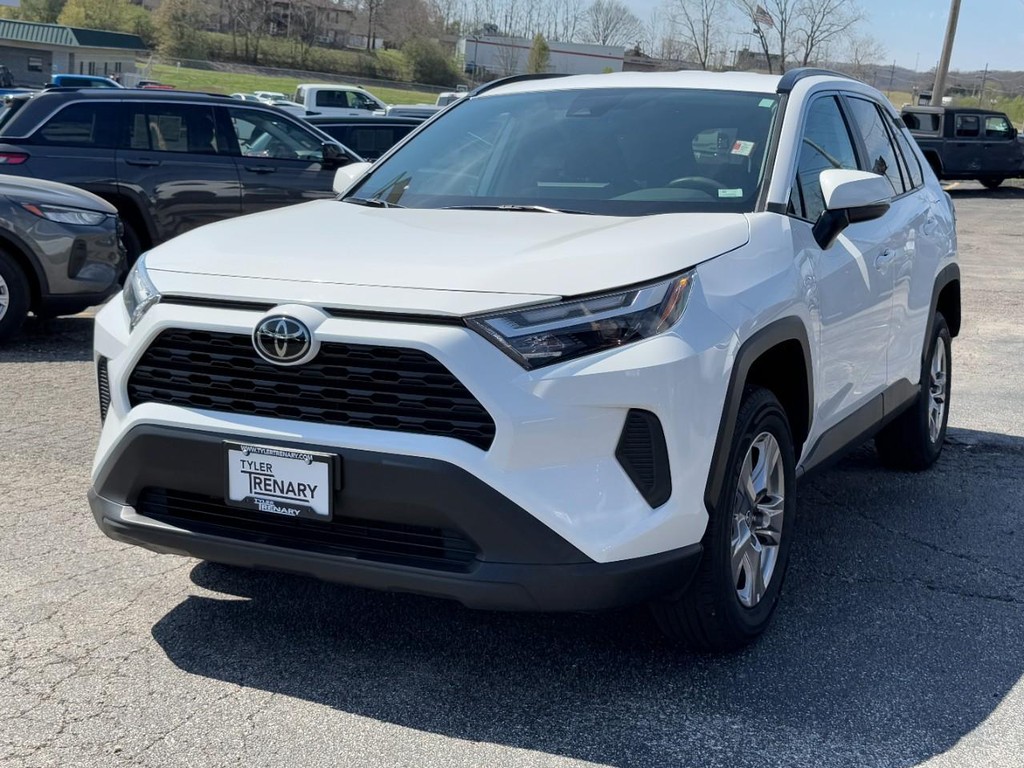 Toyota RAV4 Vehicle Full-screen Gallery Image 07