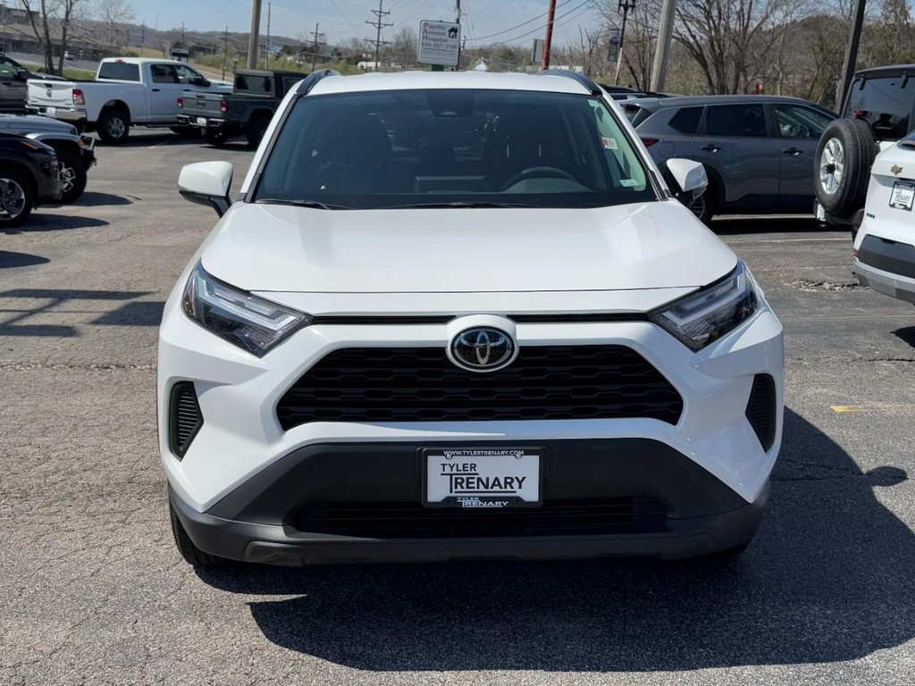Toyota RAV4 Vehicle Full-screen Gallery Image 09